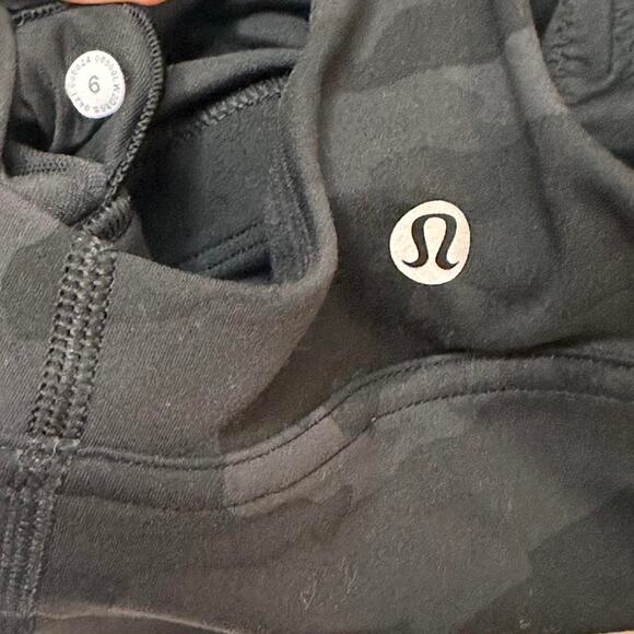 Lululemon Camo Size 6 Women’s Sports Bra Super Soft & Comfy - Picture 4 of 4